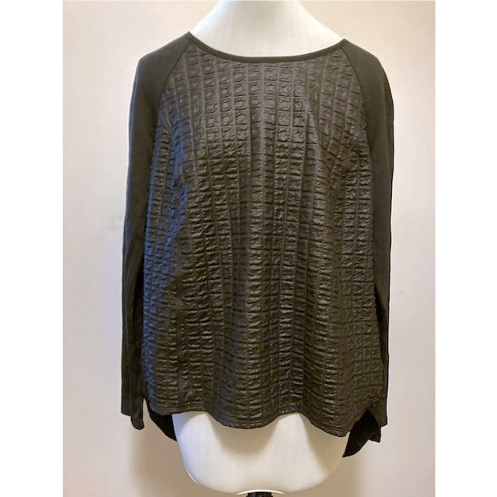 Simply Vera Vera Wang black embossed front swing top